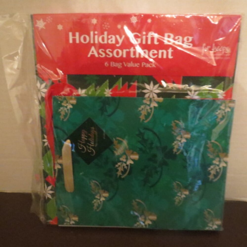 Holiday Gift Bag Assortment - 3 Large Bags & 3 Medium Bags - New In Package